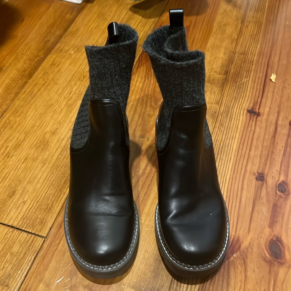 Super cute Black booties
